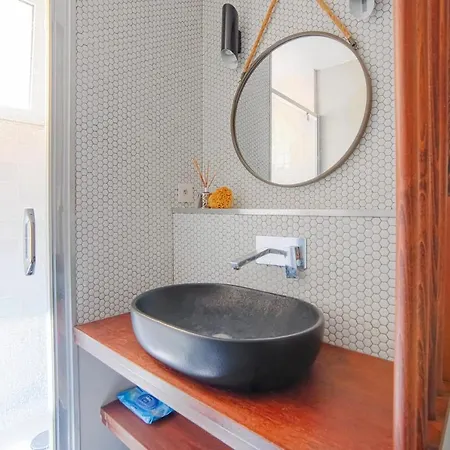 Apartment Charming Modern Flat In - Welkeys